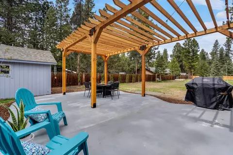 Exterior - 56065 Stellar Dr, Bend, OR 97707 photo 4 of 6