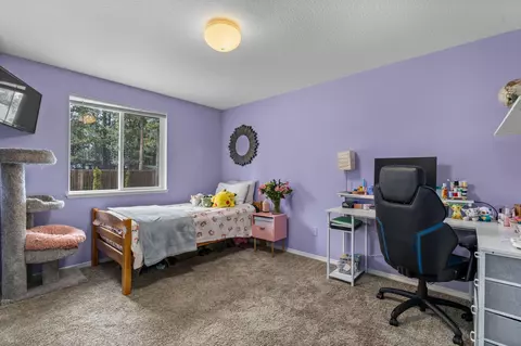Bedroom - 56065 Stellar Dr, Bend, OR 97707 photo 4 of 4