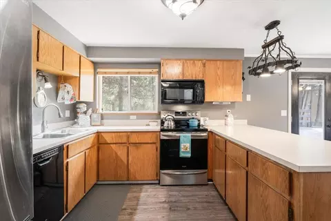 Kitchen - 16015 Twin Dr, La Pine, OR 97739 photo 1 of 3