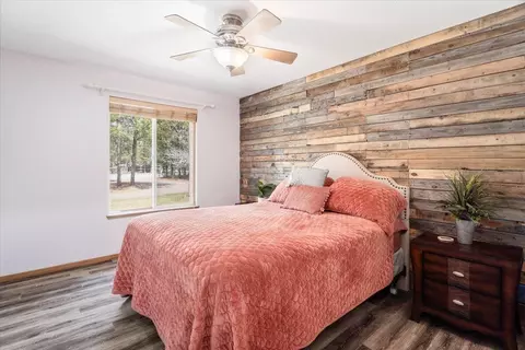 Bedroom - 16015 Twin Dr, La Pine, OR 97739 photo 1 of 3
