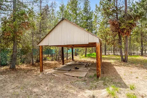 Exterior - 16015 Twin Dr, La Pine, OR 97739 photo 9 of 11