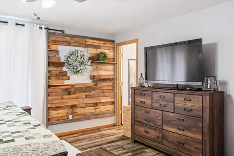 Bedroom - 16015 Twin Dr, La Pine, OR 97739 photo 3 of 3