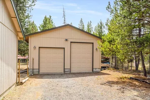 Exterior - 16015 Twin Dr, La Pine, OR 97739 photo 4 of 11