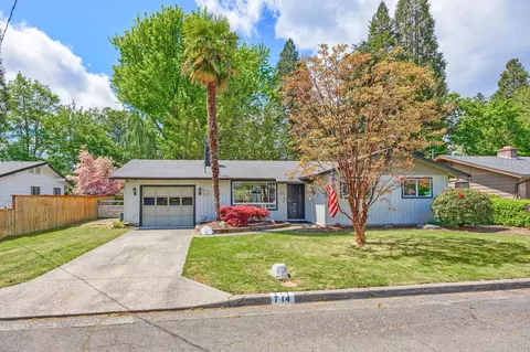 714 SW Cypress St, Grants Pass, OR 97526