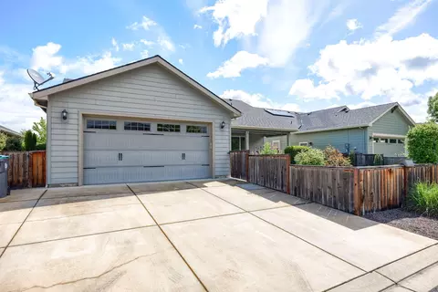 1321 N Haskell St, Central Point, OR 97502 photo 9