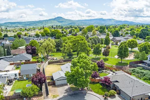 1158 Hampton Dr, Central Point, OR 97502 photo 8