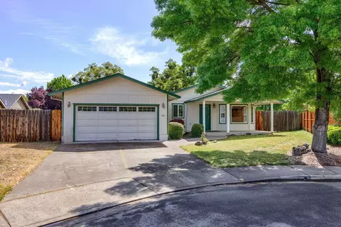 1158 Hampton Dr, Central Point, OR 97502