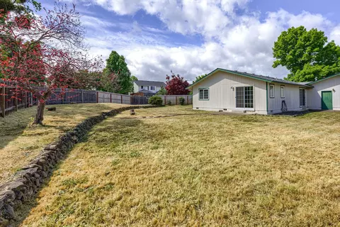 1158 Hampton Dr, Central Point, OR 97502 photo 37