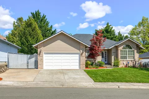 5634 Cherry Ln, Medford, OR 97504