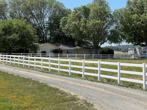 3358 Taylor Rd, Central Point, OR 97502