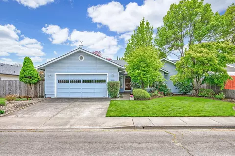 2330 Perri Pl, Medford, OR 97504