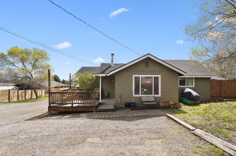 2420 SW 27th St, Redmond, OR 97756
