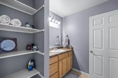 Bath - 63156 Lancaster St, Bend, OR 97701 photo 3 of 4