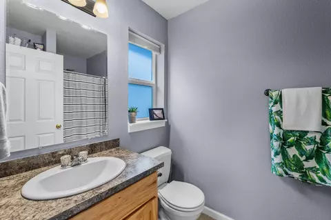 Bath - 63156 Lancaster St, Bend, OR 97701 photo 4 of 4