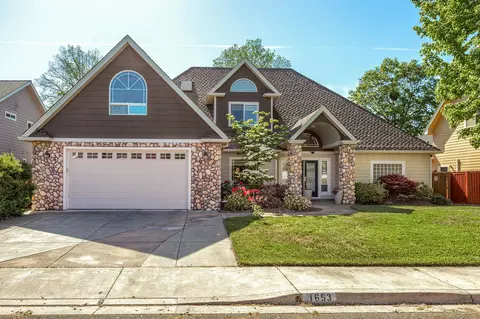 1653 Kentucky Ct, Central Point, OR 97502