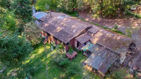 1200 Queen Of Bronze Rd, Cave Junction, OR 97523