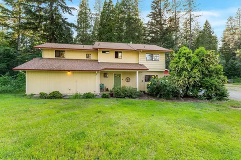 4984 Azalea Dr, Grants Pass, OR 97526