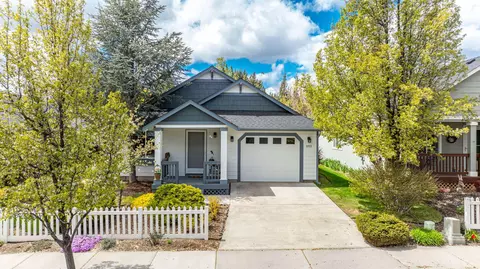 3703 SW 30th St, Redmond, OR 97756