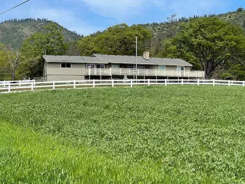 310 Ridgewood Dr, Jacksonville, OR 97530