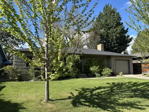1349 Fortune Dr, Medford, OR 97504