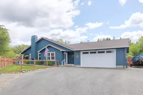399 Grandview Ln, Grants Pass, OR 97527