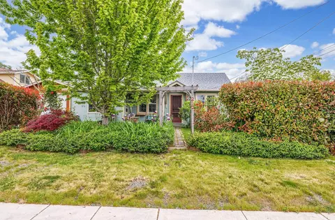 215 N Church St, Phoenix, OR 97535
