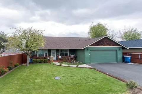 2512 SW 30th St, Redmond, OR 97756