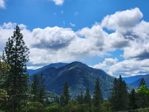 1101 W Jones Creek Rd, Grants Pass, OR 97526