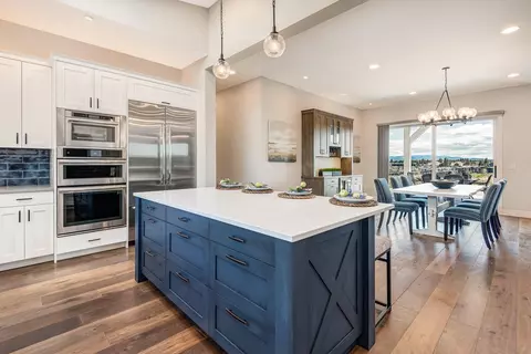 Kitchen - 2947 NW Celilo Ln, Bend, OR 97703 photo 4 of 8
