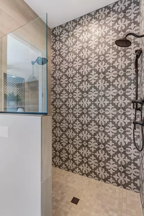 Bath - 2947 NW Celilo Ln, Bend, OR 97703 photo 3 of 5