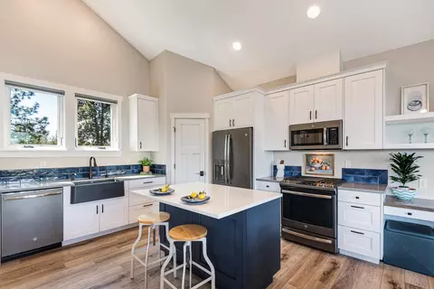 Kitchen - 2947 NW Celilo Ln, Bend, OR 97703 photo 6 of 8