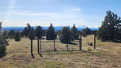 14379 SW Lupine Dr, Powell Butte, OR 97753