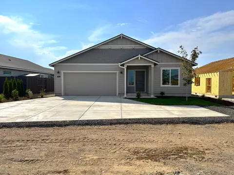 3441 NW 11th Ct #60, Redmond, OR 97756