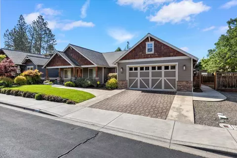 237 Echo Way, Eagle Point, OR 97524 photo 2