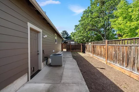 237 Echo Way, Eagle Point, OR 97524 photo 32