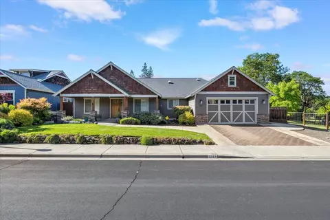 237 Echo Way, Eagle Point, OR 97524