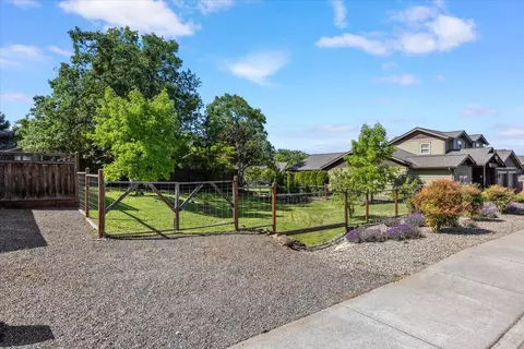 237 Echo Way, Eagle Point, OR 97524 photo 4