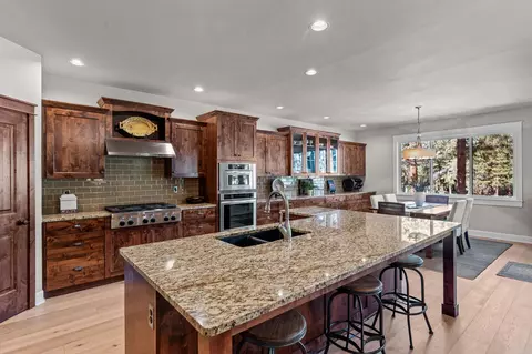 Kitchen - 2832 NW Mcdermott Pl, Bend, OR 97703 photo 4 of 6