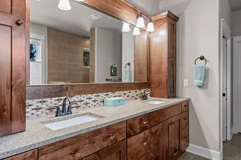 Bath - 2832 NW Mcdermott Pl, Bend, OR 97703 photo 1 of 5
