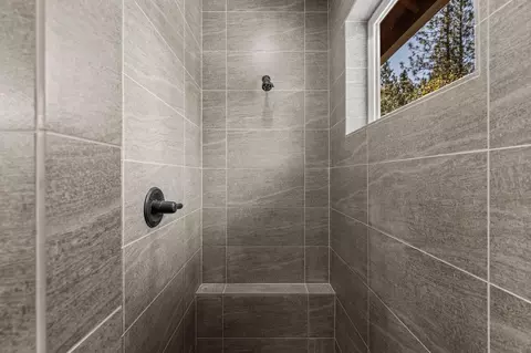 Bath - 2832 NW Mcdermott Pl, Bend, OR 97703 photo 3 of 5