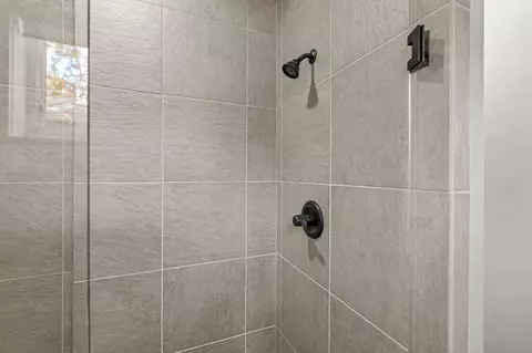Bath - 2832 NW Mcdermott Pl, Bend, OR 97703 photo 5 of 5