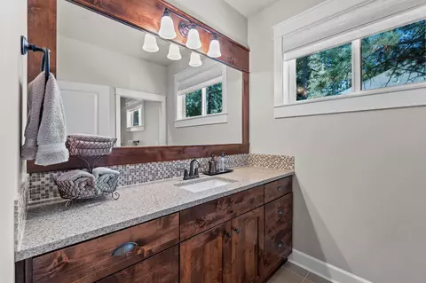 Bath - 2832 NW Mcdermott Pl, Bend, OR 97703 photo 4 of 5