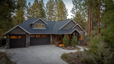 Exterior - 2832 NW Mcdermott Pl, Bend, OR 97703 photo 7 of 8