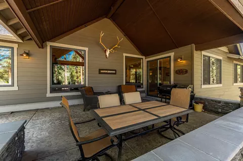 Exterior - 2832 NW Mcdermott Pl, Bend, OR 97703 photo 4 of 8