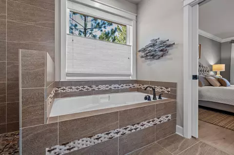 Bath - 2832 NW Mcdermott Pl, Bend, OR 97703 photo 2 of 5