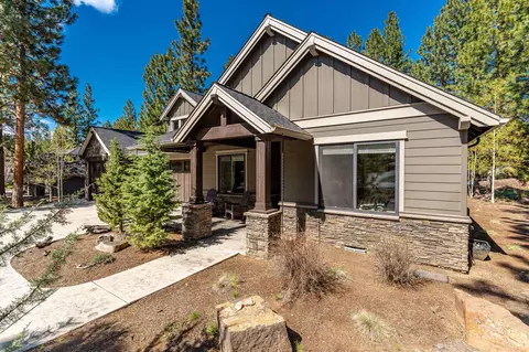 Exterior - 2832 NW Mcdermott Pl, Bend, OR 97703 photo 2 of 8