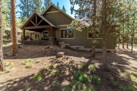 Exterior - 2832 NW Mcdermott Pl, Bend, OR 97703 photo 6 of 8