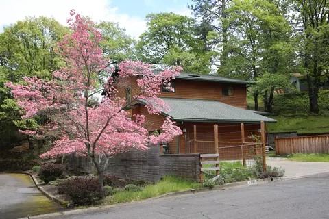 438 Guthrie St, Ashland, OR 97520