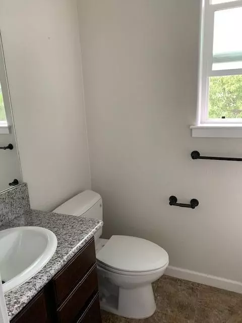 Bath - 52-56 S Haskell St, Central Point, OR 97502 photo 5 of 6