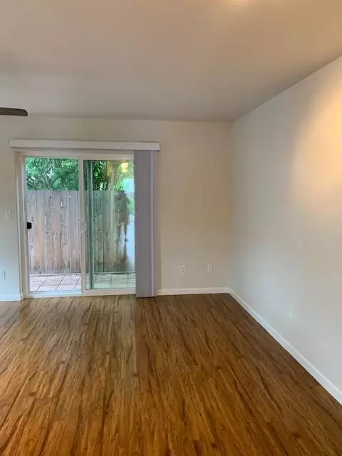 Living - 52-56 S Haskell St, Central Point, OR 97502 photo 4 of 5